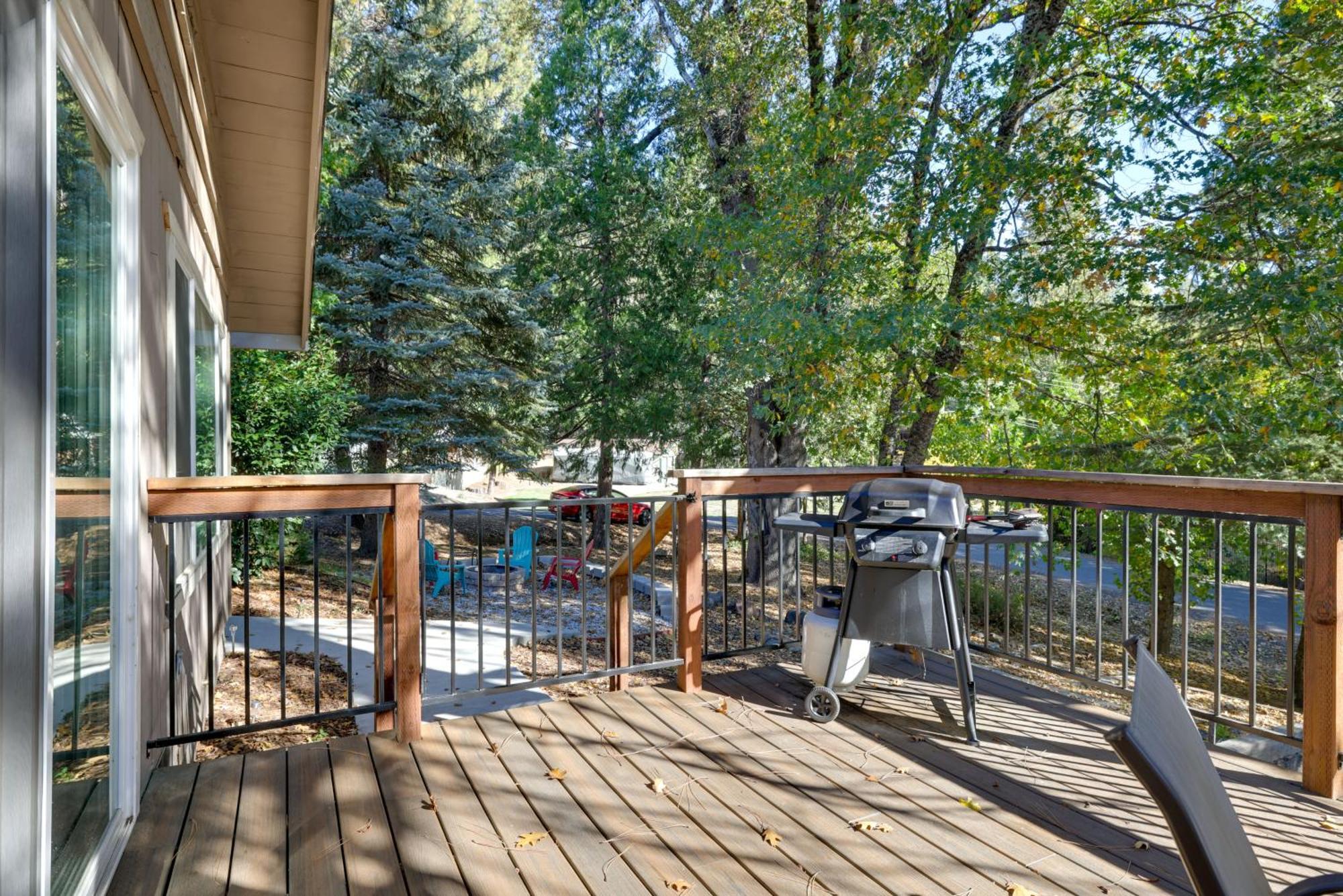 Sherwood Forest Cabin With Deck And Fire Pit! Twain Harte Exteriér fotografie